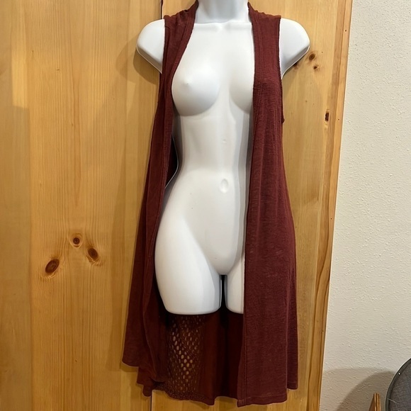 Crochet back sleeveless cardigan - Picture 4 of 6